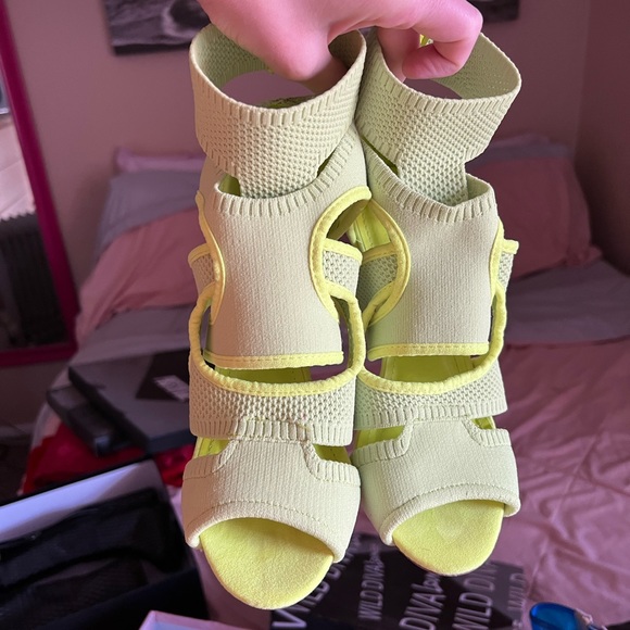 High Heels - Picture 2 of 3